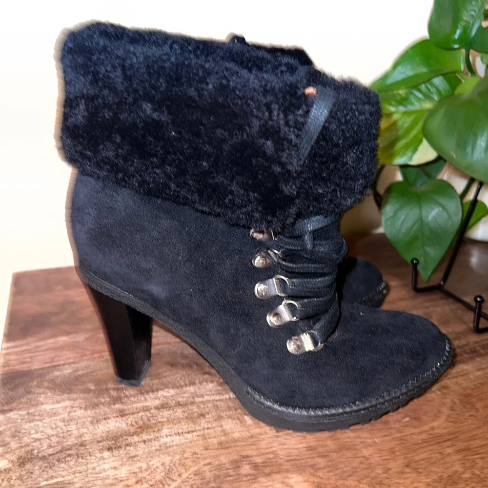 Via Spiga Leya Black Suede Leather Lace Up Heeled Ankle Boots Fur Cuff‎ Size 7.5